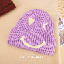 Lade das Bild in den Galerie-Viewer, Warm Winter Knit Beanie Hats Embroidered Smiley Woolen Cap Couple Pullover Unisex