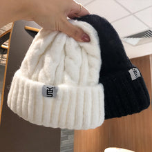 Lade das Bild in den Galerie-Viewer, Warm Winter Knit Beanie Hats Hemp Pattern Hat Women Street Travel Outdoor Unisex