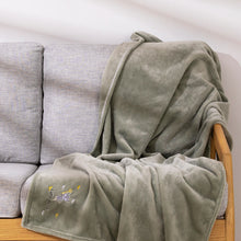 Load image into Gallery viewer, 100 * 150cm Cute Cartoon Embroidery Pattern Flannel Air Conditioning Blanket Office Nap Blanket
