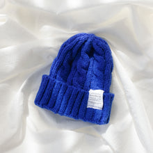 Lade das Bild in den Galerie-Viewer, Warm Winter Knit Beanie Hats Pure Color Japanese Twisted Woolen Yarn Women Korean Style Unisex
