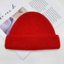 Lade das Bild in den Galerie-Viewer, Warm Winter Knit Beanie Hats European and American Big Head Wool Men's and Women's Pullover Unisex