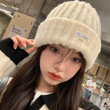 Lade das Bild in den Galerie-Viewer, Warm Winter Knit Beanie Hats New Style Women's Japanese Closed Toe Autumn All-Match Fashion Wool Unisex