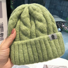 Lade das Bild in den Galerie-Viewer, Warm Winter Knit Beanie Hats Hemp Pattern Hat Women Street Travel Outdoor Unisex