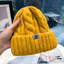 Lade das Bild in den Galerie-Viewer, Warm Winter Knit Beanie Hats Hemp Pattern Hat Women Street Travel Outdoor Unisex
