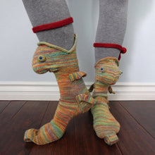 Lade das Bild in den Galerie-Viewer, Trendy Cute Adult Men's and Women's Knit Crocodile Socks Animal Wool Knitted Socks