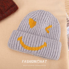 Lade das Bild in den Galerie-Viewer, Warm Winter Knit Beanie Hats Embroidered Smiley Woolen Cap Couple Pullover Unisex