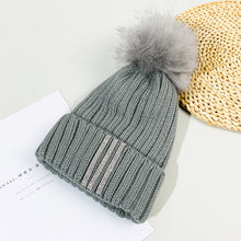 Lade das Bild in den Galerie-Viewer, Warm Winter Knit Beanie Hats Outdoor Fur Ball Rhinestone Hat Autumn and Winter Korean Style Unisex