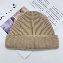 Lade das Bild in den Galerie-Viewer, Warm Winter Knit Beanie Hats European and American Big Head Wool Men's and Women's Pullover Unisex