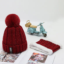 Lade das Bild in den Galerie-Viewer, Warm Winter Knit Beanie Hats Men's and Women's Fur Ball Cold-Resistant Ear Protection Casual Unisex