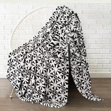 Lade das Bild in den Galerie-Viewer, Double Layer Raschel Imitation Rabbit Fur Flannel Blanket Nap Air Conditioning Cloak Small Blanket
