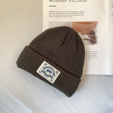 Lade das Bild in den Galerie-Viewer, Warm Winter Knit Beanie Hats Autumn Winter Retro Skullcap Street Tide Wool Unisex