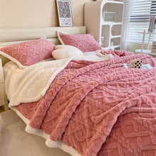 Lade das Bild in den Galerie-Viewer, Autumn and Winter Blanket Thickening Version a Taffeta B Version Jacquard Lambswool Cover Blanket