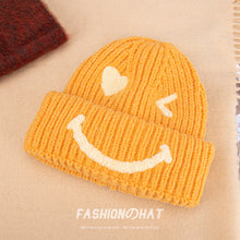 Lade das Bild in den Galerie-Viewer, Warm Winter Knit Beanie Hats Embroidered Smiley Woolen Cap Couple Pullover Unisex
