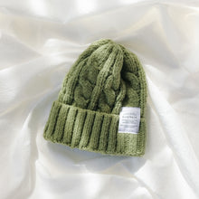 Lade das Bild in den Galerie-Viewer, Warm Winter Knit Beanie Hats Pure Color Japanese Twisted Woolen Yarn Women Korean Style Unisex
