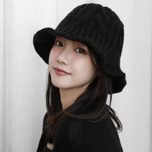 Lade das Bild in den Galerie-Viewer, Warm Winter Knit Beanie Hats Women's Autumn Korean Style Vintage Twist Wool Unisex