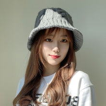 Lade das Bild in den Galerie-Viewer, Warm Winter Knit Beanie Hats Women's Autumn Korean Style Vintage Twist Wool Unisex