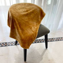 Lade das Bild in den Galerie-Viewer, Woolen Blanket Blanket Nap Blanket Thick Warm Summer Sofa Cover Flannel Air Conditioning Blanket