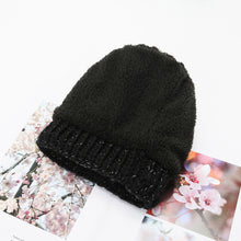 Lade das Bild in den Galerie-Viewer, Warm Winter Knit Beanie Hats Men's and Women's Fur Ball Cold-Resistant Ear Protection Casual Unisex