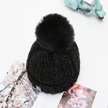 Lade das Bild in den Galerie-Viewer, Warm Winter Knit Beanie Hats Men's and Women's Fur Ball Cold-Resistant Ear Protection Casual Unisex