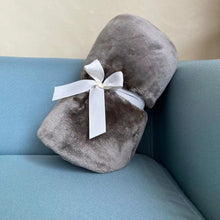 Lade das Bild in den Galerie-Viewer, Woolen Blanket Blanket Nap Blanket Thick Warm Summer Sofa Cover Flannel Air Conditioning Blanket