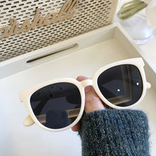 Lade das Bild in den Galerie-Viewer, Sunglasses sun Shades Brown Women's All Match Classic Face Looking Small Polarized unisex
