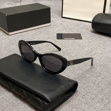 Lade das Bild in den Galerie-Viewer, Sunglasses sun Shades Letter Retro Oval Small Female unisex
