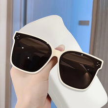 Lade das Bild in den Galerie-Viewer, Sunglasses sun Shades Set of Myopia Men's Fashion Clip Polarized UV Protection unisex
