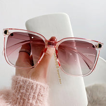 Lade das Bild in den Galerie-Viewer, Sunglasses sun Shades Women's Fashionable Word Colorful Fashion Travel Photo Resistant unisex
