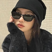 Lade das Bild in den Galerie-Viewer, Sunglasses sun Shades Women's Street Trendy Men Style Driving UV Protection Resistant unisex
