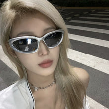 Lade das Bild in den Galerie-Viewer, Sunglasses sun Shades Future Men's European and American Hot Girls Street Shooting Proof Women unisex

