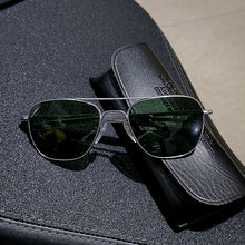 Lade das Bild in den Galerie-Viewer, Bayonet Straight Leg Sunglasses Anti-Fall Tempered Glass Inner Coating Sunglasses Drivers Glasses for Driving
