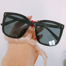 Lade das Bild in den Galerie-Viewer, Sunglasses sun Shades Women's High Grade UV Protection to Make Big Face Thin Looked Men's Fashion unisex
