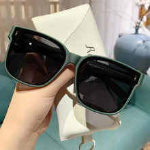 Lade das Bild in den Galerie-Viewer, Sunglasses sun Shades Set of Myopia Men's Fashionable Clip Polarized UV Proof for Driving unisex
