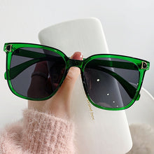 Lade das Bild in den Galerie-Viewer, Sunglasses sun Shades Women's Fashionable Word Colorful Fashion Travel Photo Resistant unisex
