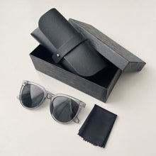 Lade das Bild in den Galerie-Viewer, Sunglasses sun Shades Polarized Foldable Wind Show Face Small Driving UV Protection unisex
