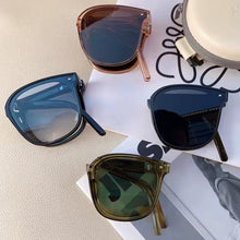 Lade das Bild in den Galerie-Viewer, Sunglasses sun Shades Folding Portable Ultra Light Protection UV Protection unisex
