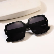 Lade das Bild in den Galerie-Viewer, Sunglasses sun Shades All Match Trendy Simple Chic Chanel Style for Women unisex
