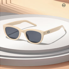 Lade das Bild in den Galerie-Viewer, Sunglasses sun Shades Women's Street Trendy Men Style Driving UV Protection Resistant unisex
