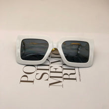 Lade das Bild in den Galerie-Viewer, Sunglasses sun Shades Large Rim High Grade Box Chain unisex
