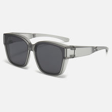 Lade das Bild in den Galerie-Viewer, Sunglasses sun Shades Folding Set of Portable One Mirror Dual Purpose Polarized Outdoor Driving Myopia unisex
