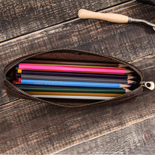 Lade das Bild in den Galerie-Viewer, Retro Leather Brown Pencil Case Single Zipper Simple Stationery Case
