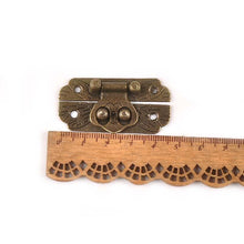 Lade das Bild in den Galerie-Viewer, Locks Latches Vintage Antique Brass Wood Suitcase Box Clasp For Wooden Hook
