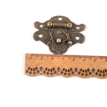 Lade das Bild in den Galerie-Viewer, Locks Latches Vintage Antique Brass Wood Suitcase Box Clasp For Wooden Hook

