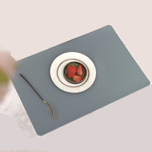 Lade das Bild in den Galerie-Viewer, 2PCs Nordic Style Leather Placemat Non-Slip Heatproof Hotel Western-Style Placemat
