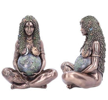 Lade das Bild in den Galerie-Viewer, 5x5x15cm Mother Earth, Resin ornaments of Goddess Gaia, Mother Earth ornaments
