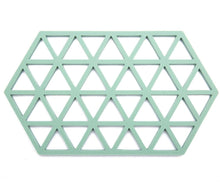 Lade das Bild in den Galerie-Viewer, 2pcs green silicone heat insulation pad, hollow anti-scalding non-slip coaster AZ17006
