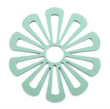 Lade das Bild in den Galerie-Viewer, 2pcs green silicone heat insulation pad, hollow anti-scalding non-slip coaster AZ17039
