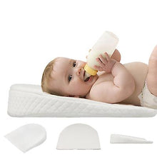 Lade das Bild in den Galerie-Viewer, 2# white Anti-spitting milk baby triangle slope pillow, memory foam baby feeding pillow AZ19896
