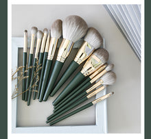 Lade das Bild in den Galerie-Viewer, 14 PCs Green Cloud Makeup Brush Set Super Soft Powder Brush
