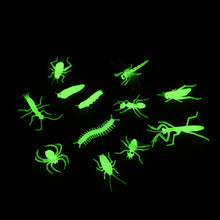 Lade das Bild in den Galerie-Viewer, 2x Halloween Xmas Christmas Gifts Decoration New Luminous Insect Simulation Model Toy
